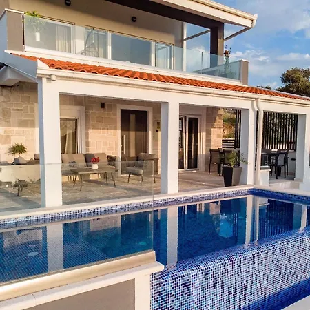 Ferienhaus Mit Privatpool Fur 8 Personen Ca 200 Qm In Razanj, Dalmatien Norddalmatien بيت للعطل