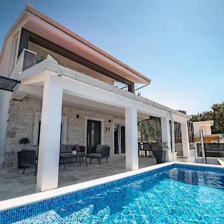 Ferienhaus Mit Privatpool Fur 8 Personen Ca 200 Qm In Razanj, Dalmatien Norddalmatien Ražanj